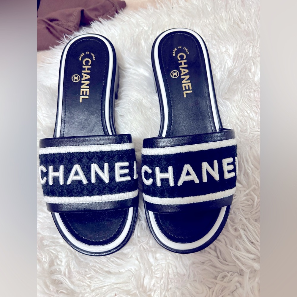 Chanel flat sandals